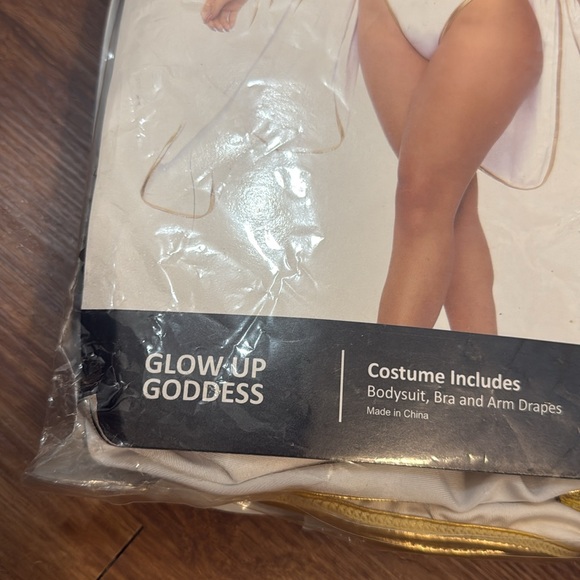 Glow up Goddess Halloween Forplay Costume - Picture 7 of 8